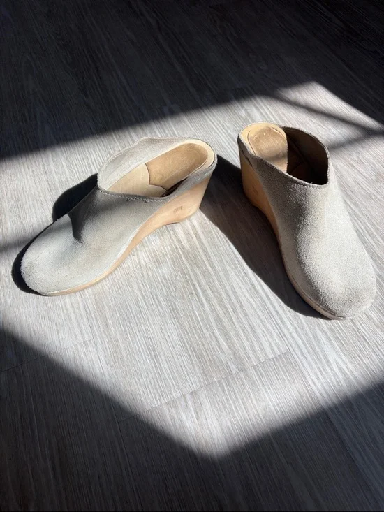 No. 6 Store Mule Wedge Clogs – Chalk Suede - Picture 1 of 2